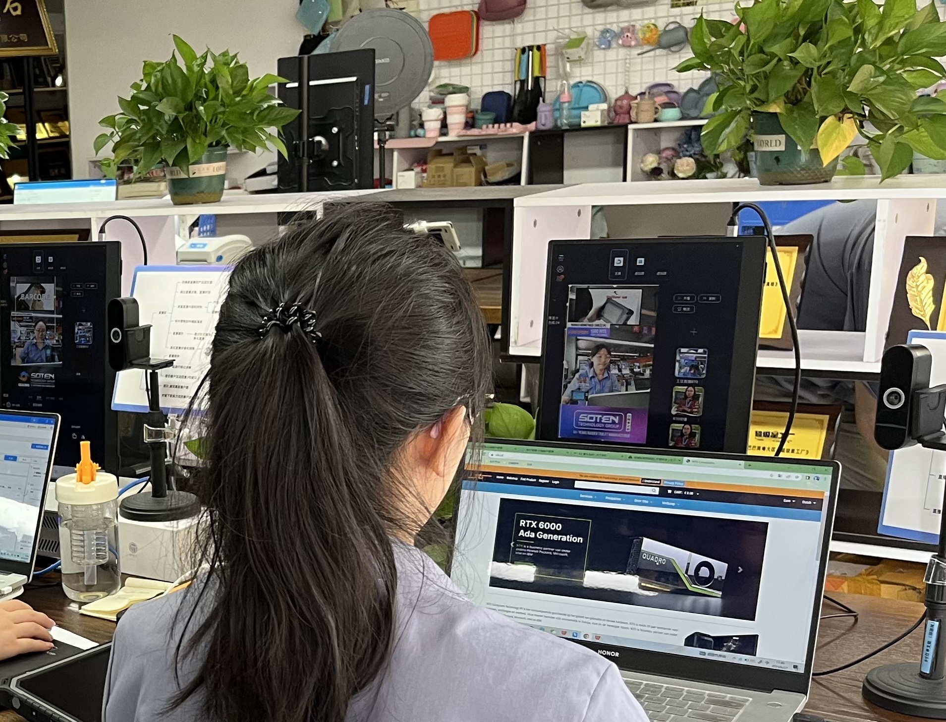 跨境直播火热：海外观看人数增长186%，阿里国际站涌现“工位直播”