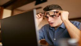 积压几百柜、50多万库存！跨境采买缩量，工厂摇身一变转卖家