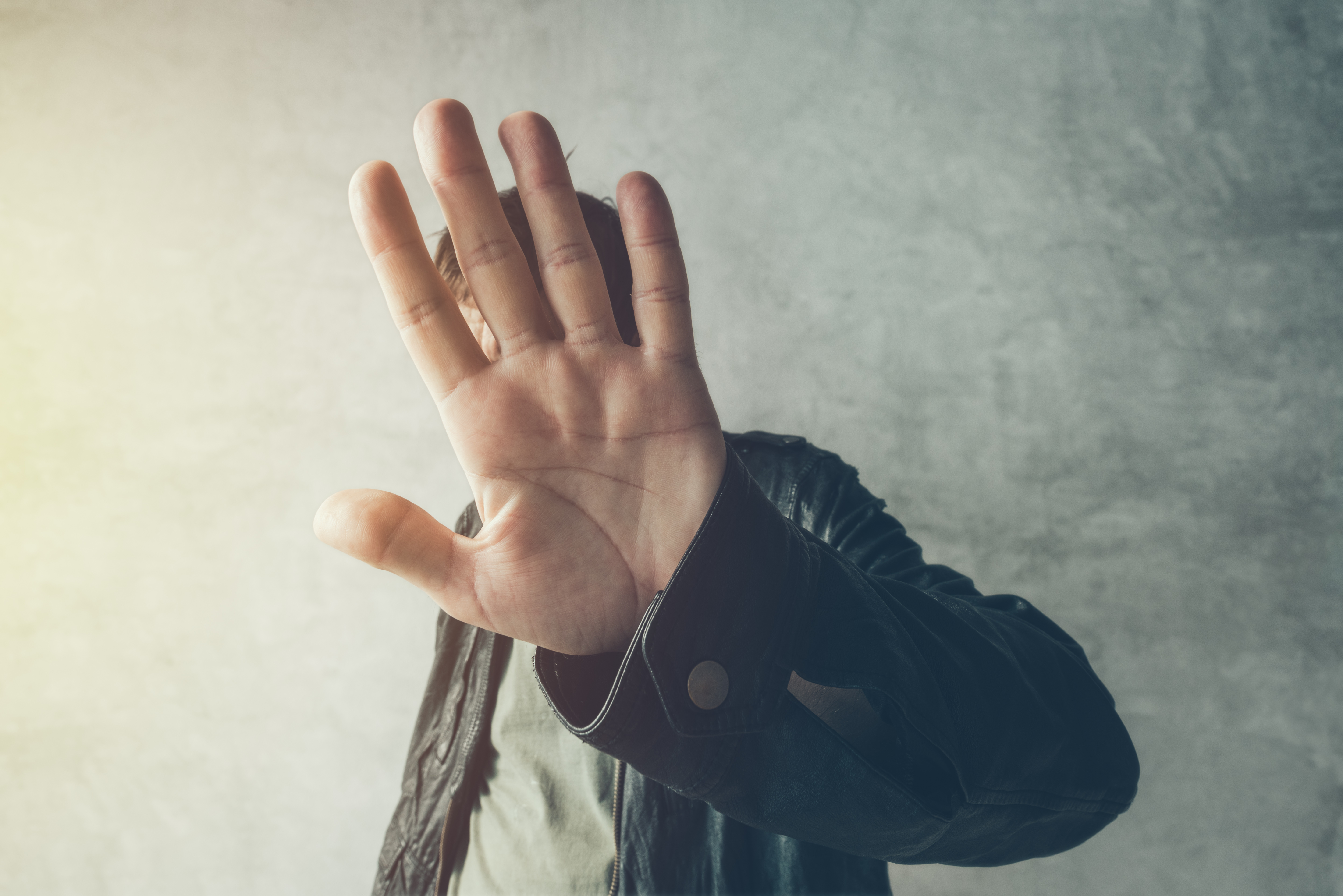 旺季前夕：产品爆雷下架，还有救吗？