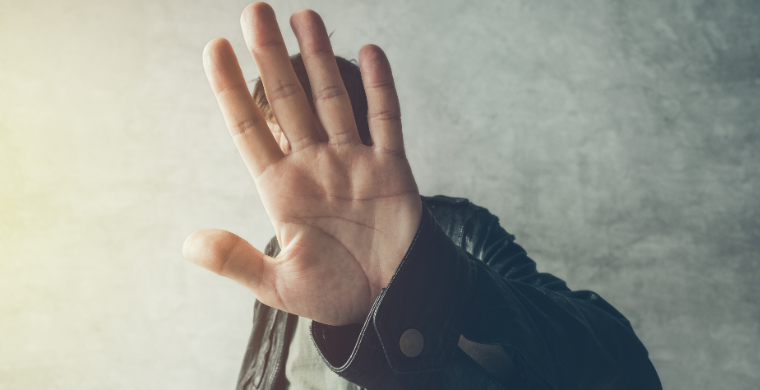 旺季前夕：产品爆雷下架，还有救吗？