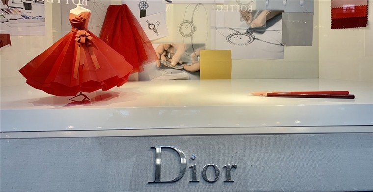 深圳公司做加拿大跨境服饰行业要注意什么,做哪个电商平台最好