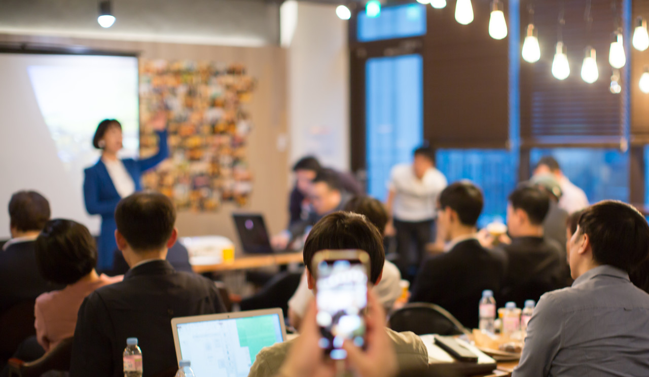 把握时代机遇，助力中国品牌出海——Qbit CEO吴羽君出席中国青年云峰会