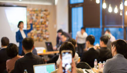 把握时代机遇,助力中国品牌出海——Qbit CEO吴羽君出席中国青年云峰会