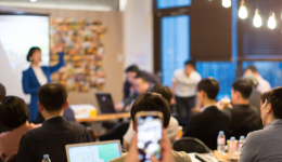 把握时代机遇，助力中国品牌出海——Qbit CEO吴羽君出席中国青年云峰会