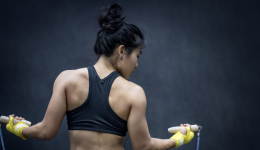 DTC品牌案例：Lululemon靠什么做到市值500亿？！