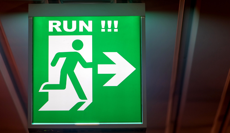 延迟发货、连夜提款，跨境卖家的“最后稻草”…