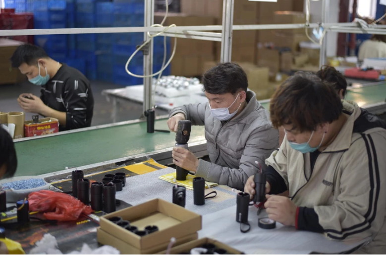 在不确定性中寻找希望，三位跨境人的年度关键词