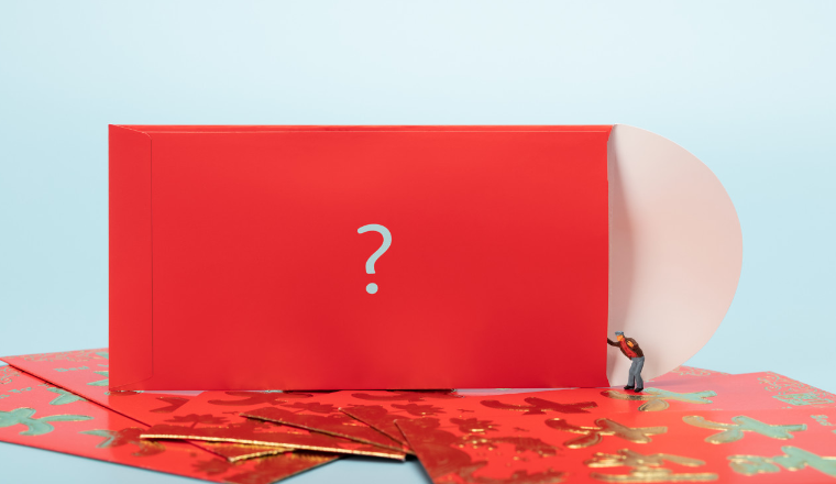 跨境打工人的喜与愁：有人喜提39万年终奖，有人只求保住13薪