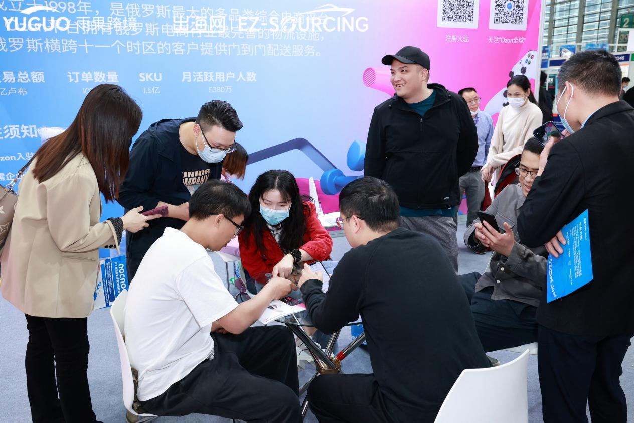 名片被抢空、展位遭围堵！深圳CCEE春季展“开席”三天，明日持续“热映”