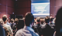 马淑芳律师参加“跨境电商发展峰会——2023国际贸易优秀服务商推荐大会”活动