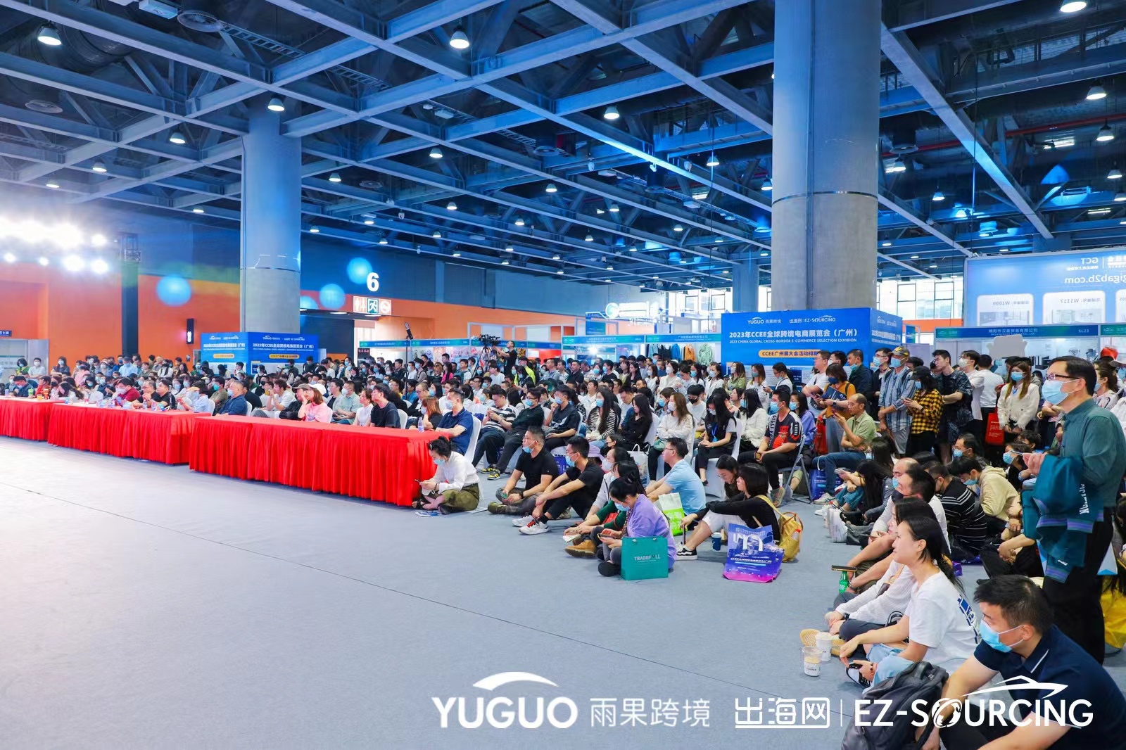 “人海”中启幕！广州CCEE首日展映挤爆“羊城”，一众卖家席地而坐……