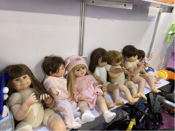 直击133届广交会：从隐秘类目到社媒爆款，重生娃娃“一娃难求”