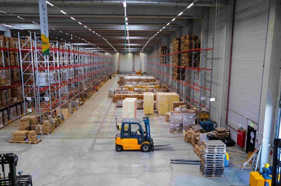 西邮海外仓再次登上央视新闻，“义新欧”中欧班列德国集散中心揭牌启用