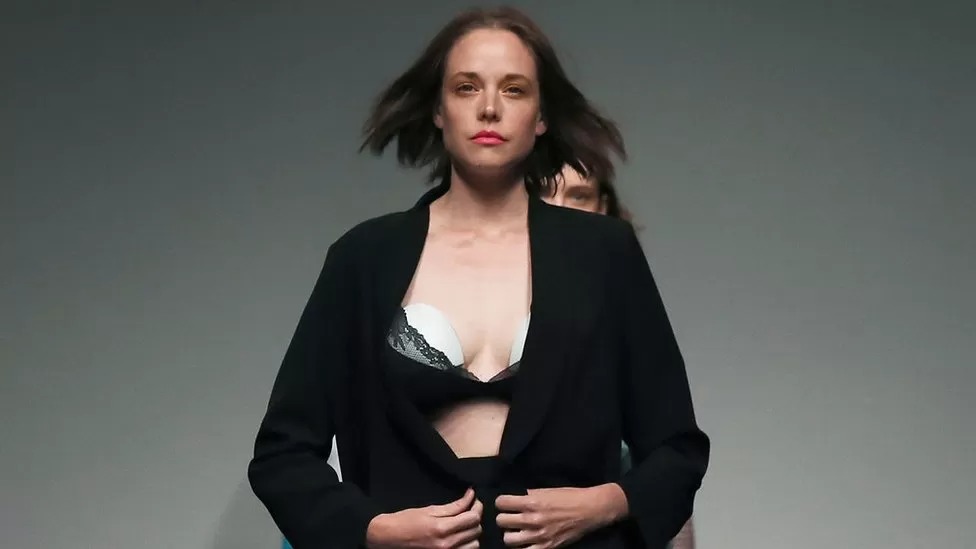 拒绝公共场所“哺乳羞耻”，这家DTC女性科技公司竟然这样反击· · ·