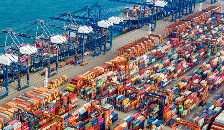 “新三样”出口首破万亿！2023年外贸成绩单出炉→