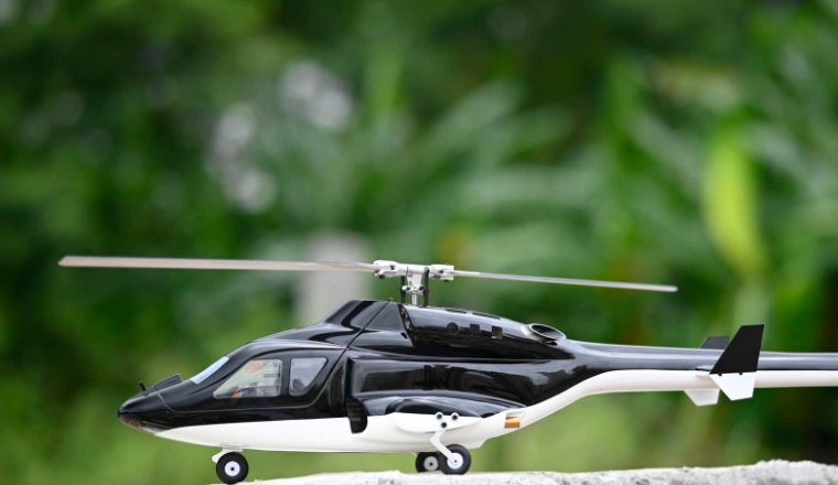 极客DIY玩家“王牌之选”，飞翼航空携无人机直升机“空降”CCEE