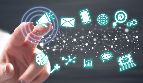 如何查看竞争对手的谷歌广告素材？