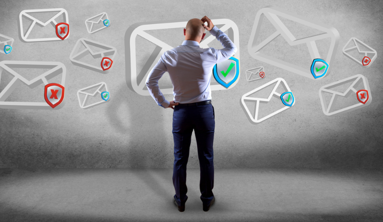 破解YouTube限制：保姆级教程，轻松查看博主邮箱