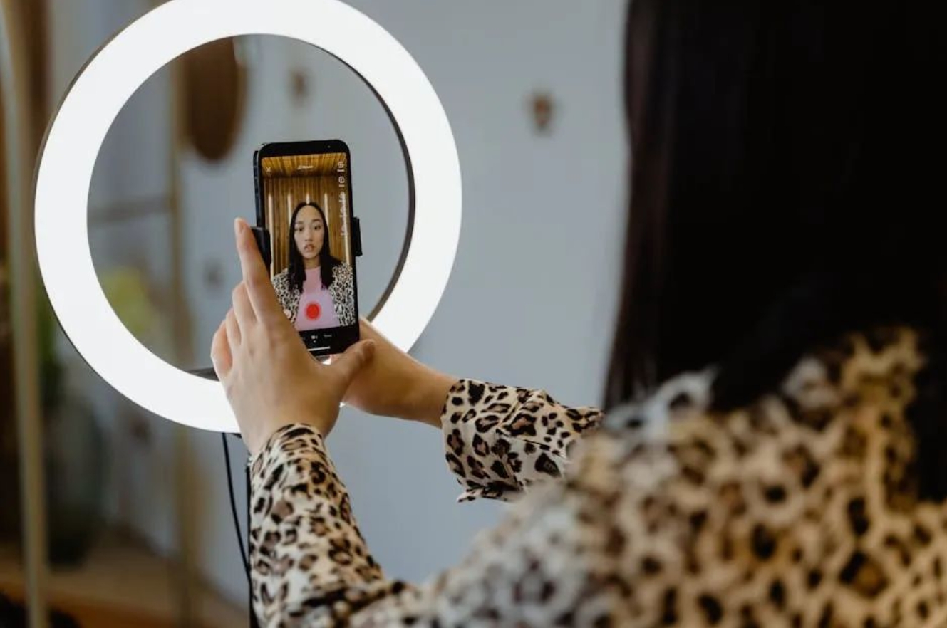 跨境电商直播风云：TikTok Shop在美国缔造亿万GMV神话，商家与机构共筑辉煌征程