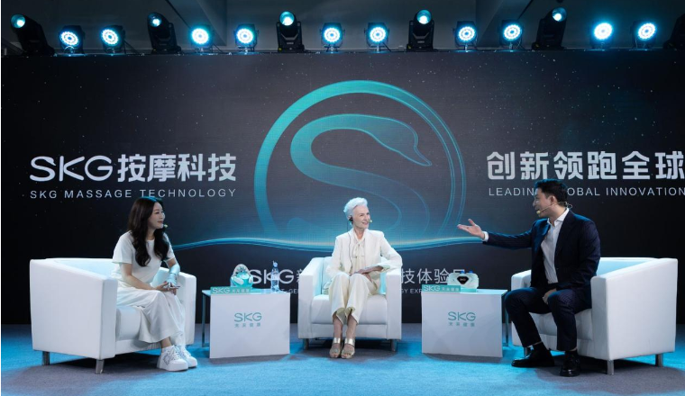 梅耶·马斯克出席SKG新一代按摩科技体验日活动，点赞新一代按摩科技
