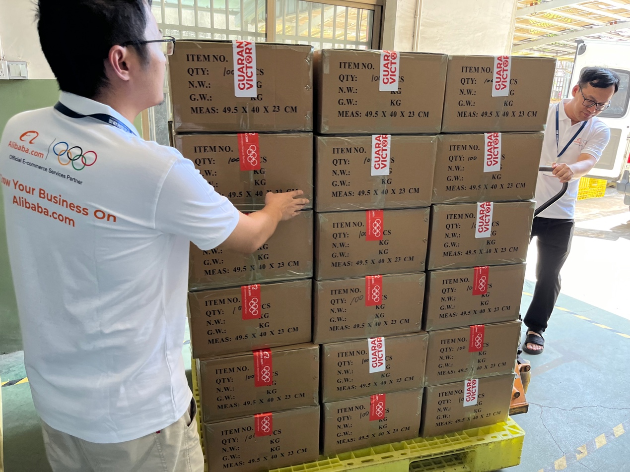 阿里国际站6000件雨衣“出征”奥运，浙江“雨衣哥”圆了“奥运梦”