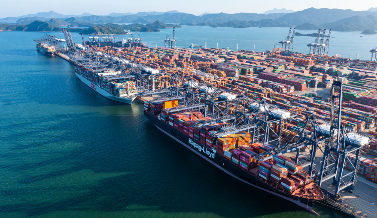 中国至南美东航线，船只遇险99个集装箱坠海！