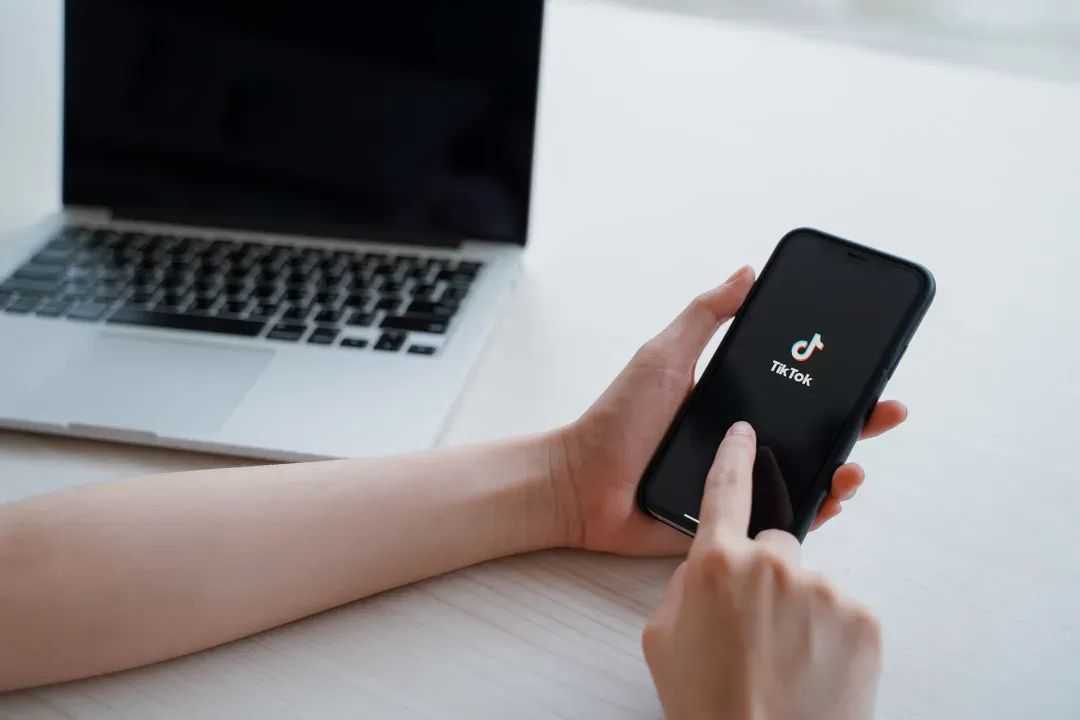 TikTok舞台上的政治风云：美国大选年，政客们的新竞技场