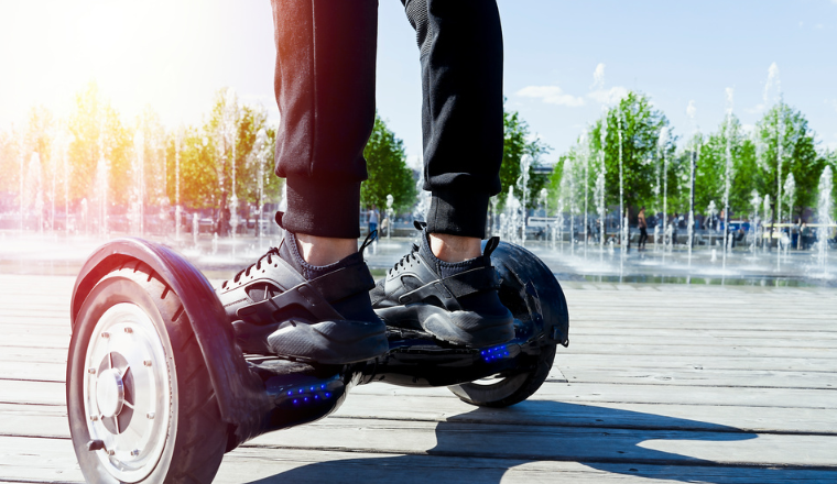 中国人出海做电动滑板，赢了外战、败给“小众”