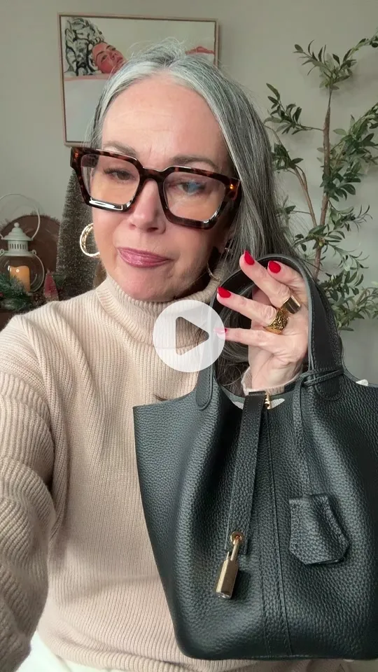 初创就敢定位轻奢？两个老外把中国刺绣包包火到了中东！