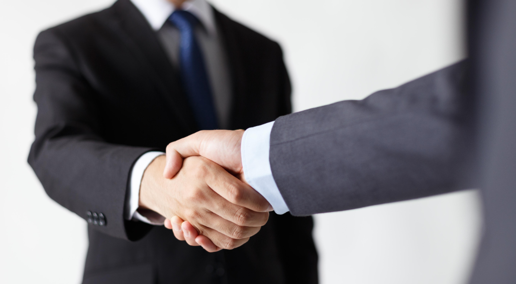 最喜欢客户拿同行压价了，三招搞定让他下单！