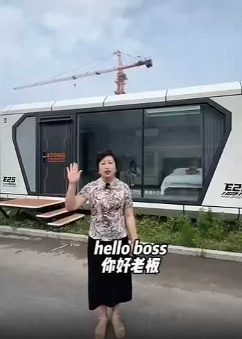 塑料英语反向输出！东北大姐靠‘魔性口音’在TikTok日销20万美金，老外直呼上头