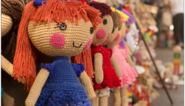 你图 Labubu 的流量，他图你的保证金