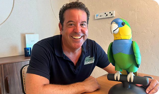 一只AI鹦鹉的启示：当银发经济遇上「情感革命」