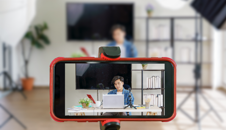 如何通过LinkedIn广告与自然流量协同提升转化率？