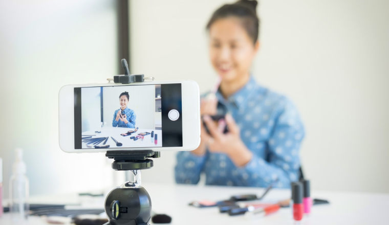 “收割”欧洲散户，这个投资平台做成了金融MCN