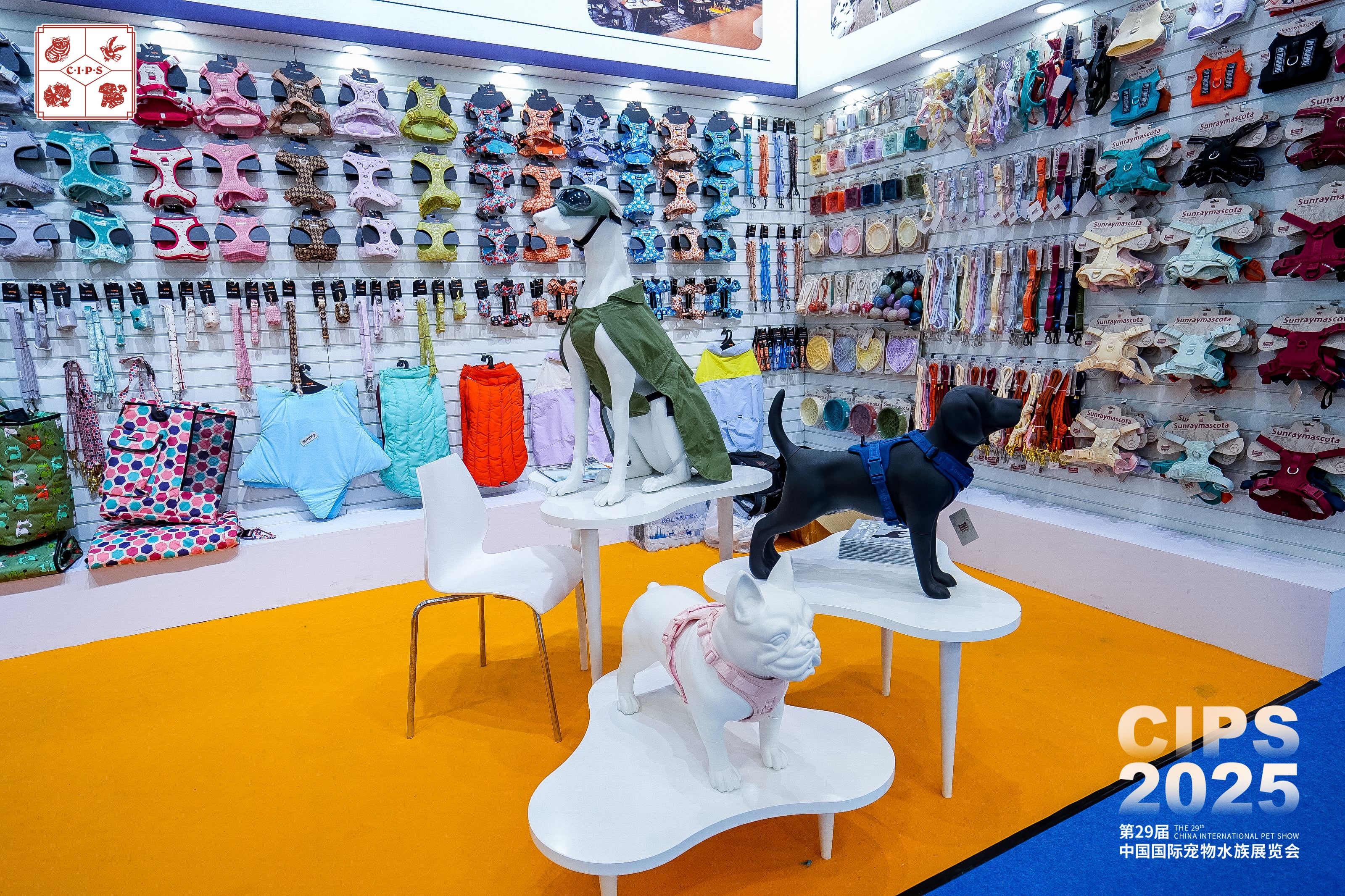 智能项圈占六成,车载座椅破32亿!揭秘宠物经济七大高增长赛道