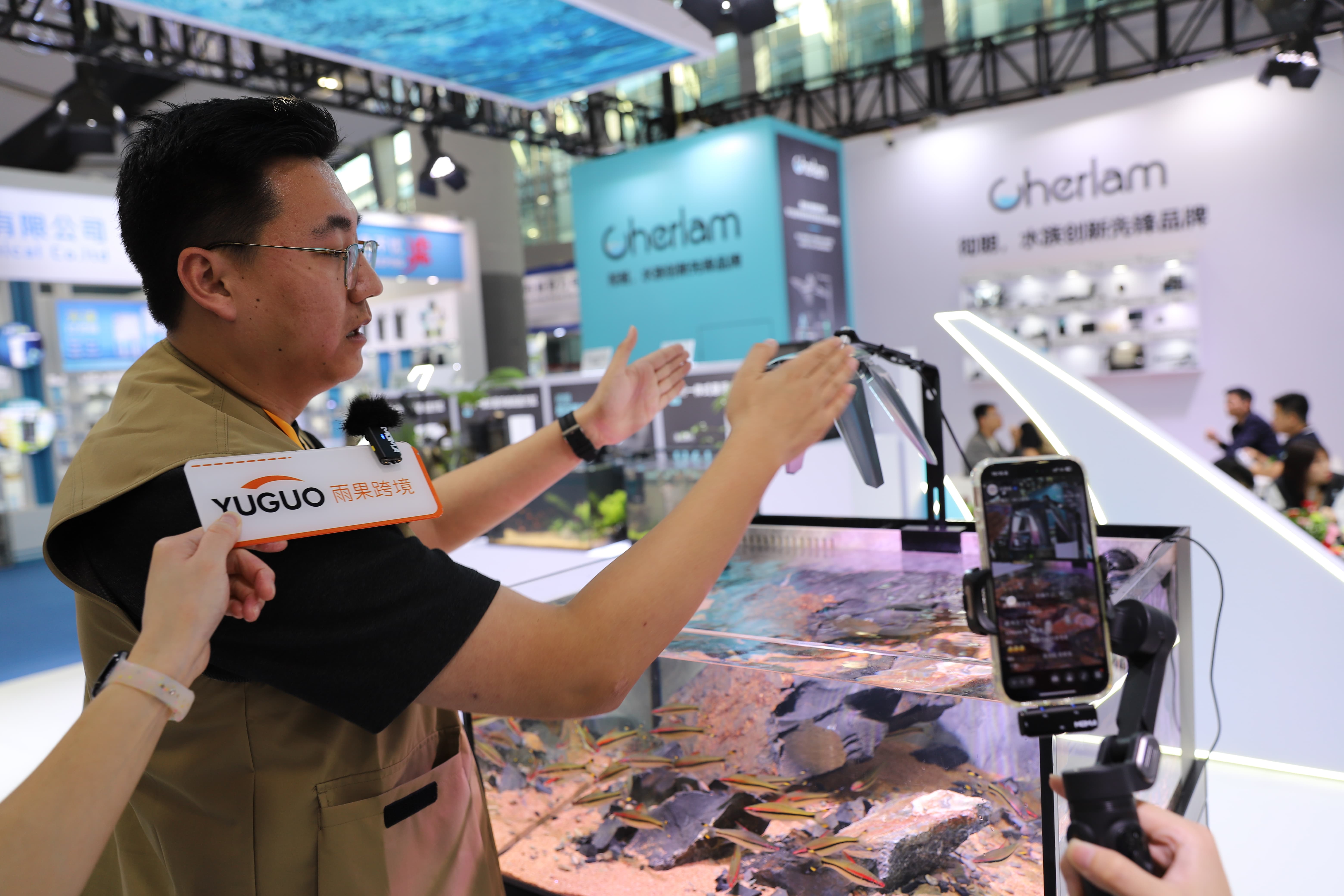 智能项圈占六成,车载座椅破32亿!揭秘宠物经济七大高增长赛道