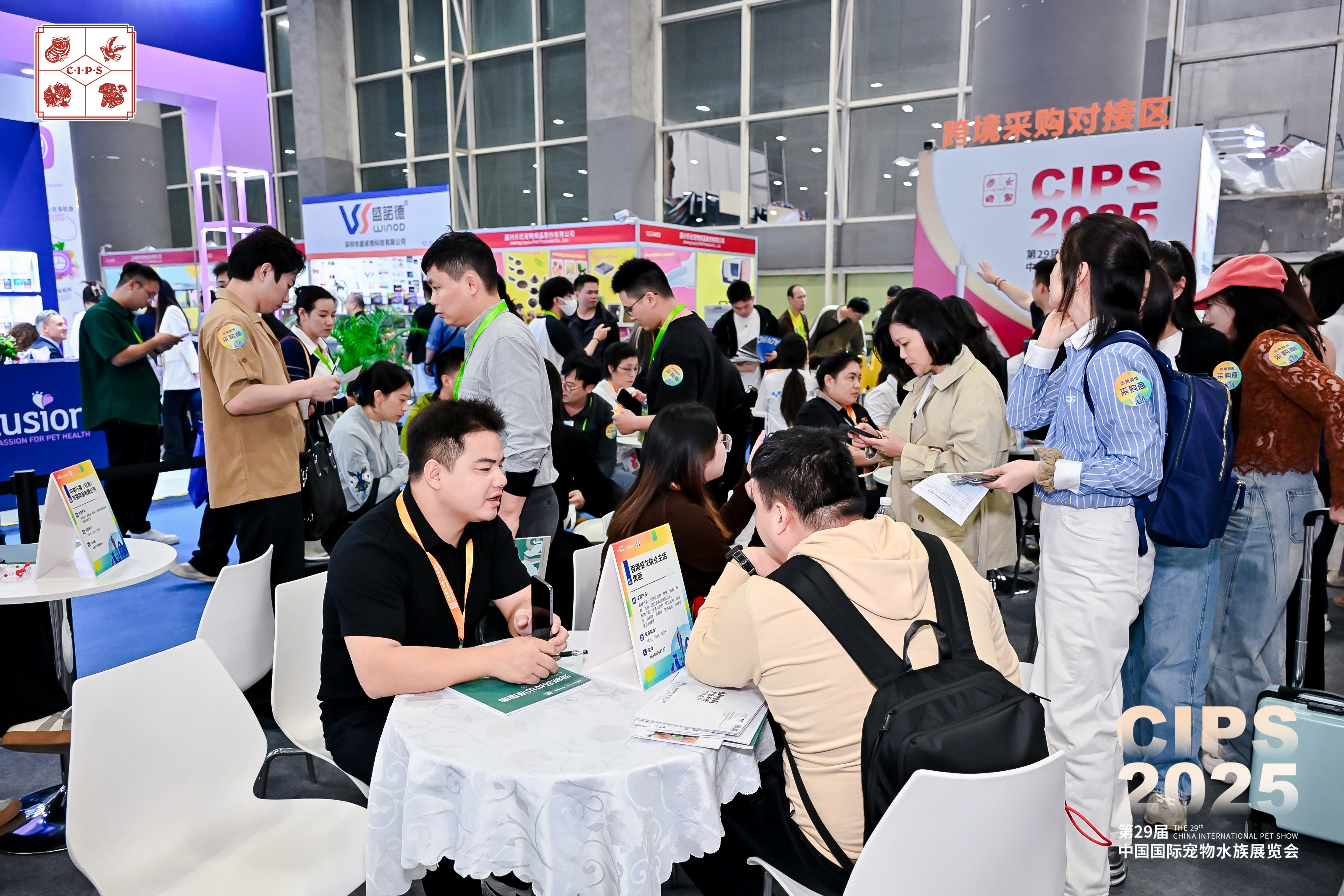 智能项圈占六成,车载座椅破32亿!揭秘宠物经济七大高增长赛道