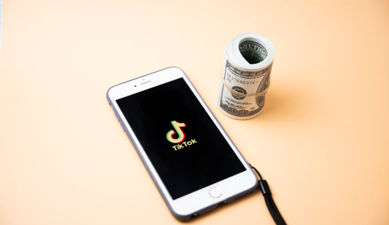 赚疯！TikTok一批卖家靠AI视频月入百万