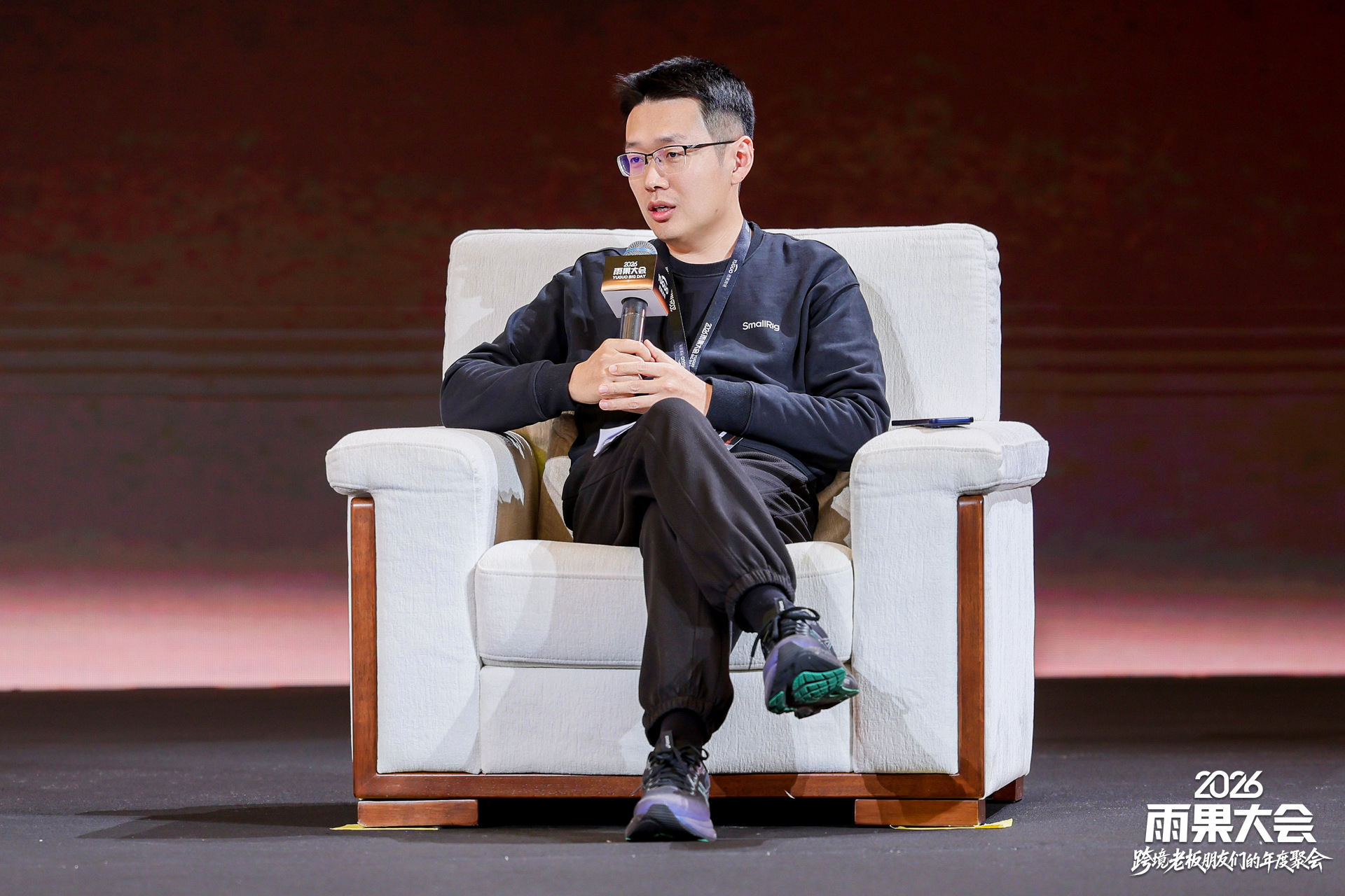 对话乐其创新SmallRig CMO张宁：从定制化到爆品打造，影像配件出海的品牌护城河