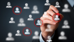 今天的LinkedIn，媒体＞社交！