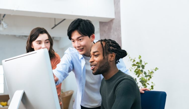 HaiMa红人营销|连续5年欧美销冠！深圳行车记录仪成欧美车主标配！