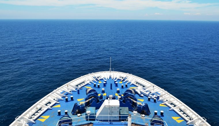 直击2026两会丨中小出海企业如何破解“出不起、扛不住”困局