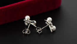 以首饰产品为例，如何利用亚马逊AI创意工作生成爆款素材？