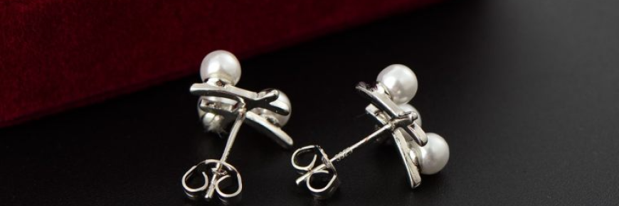 以首饰产品为例，如何利用亚马逊AI创意工作生成爆款素材？