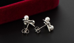 以首饰产品为例，如何利用亚马逊AI创意工作生成爆款素材？