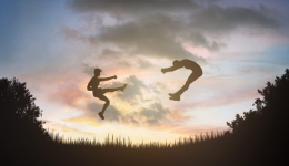 突发！两家顶级跨境大卖，“打”起来了！