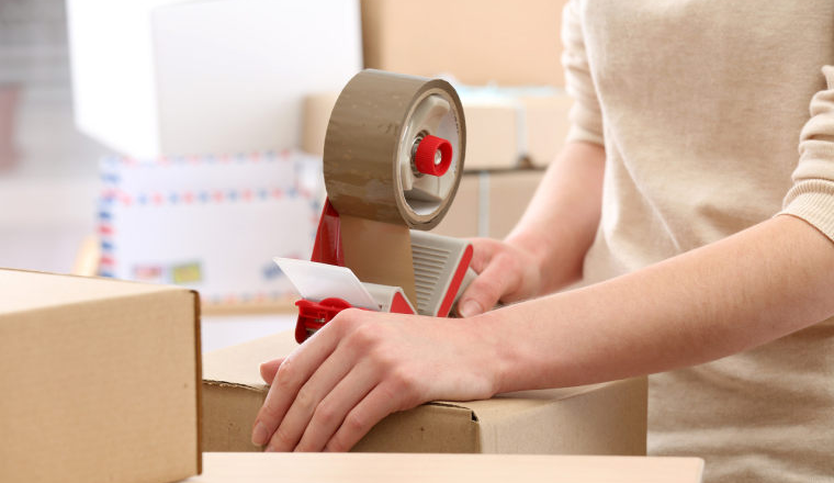 做了五年跨境，我发现最折磨人的不是爆单，是“打包”这两个字