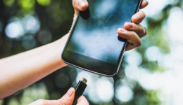 比 AirPods 还小！海外又出爆款充电器，预售狂卖46 万美金，数千人疯抢