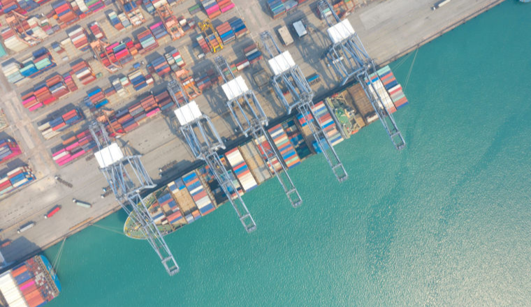 运力砍 40%！战险附加费最高涨 4000 刀！全球供应物流风暴来袭